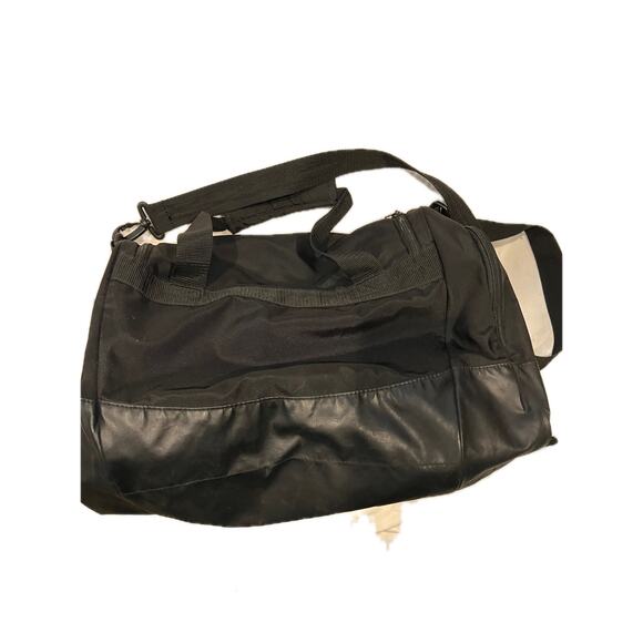 Adidas Faux Leather Medium 18"x12"x10" Black Duffel Gym Bag - Picture 3 of 6